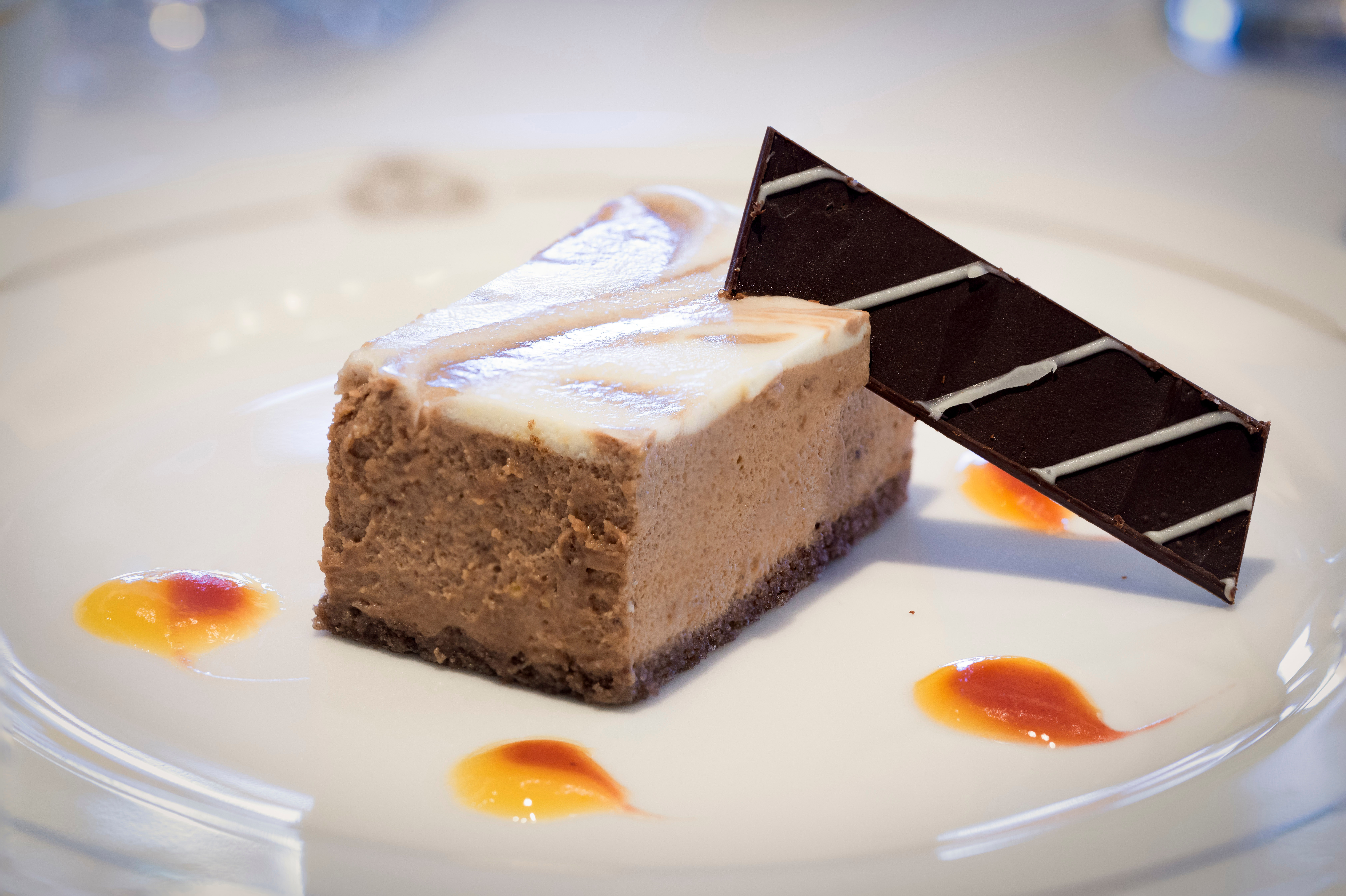 Cunard - Queen Elizabeth - Britannia Club Restaurant 4.jpg